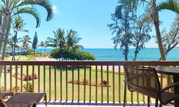 Wailua Condo | Luxe Beachfront Tropical Paradise