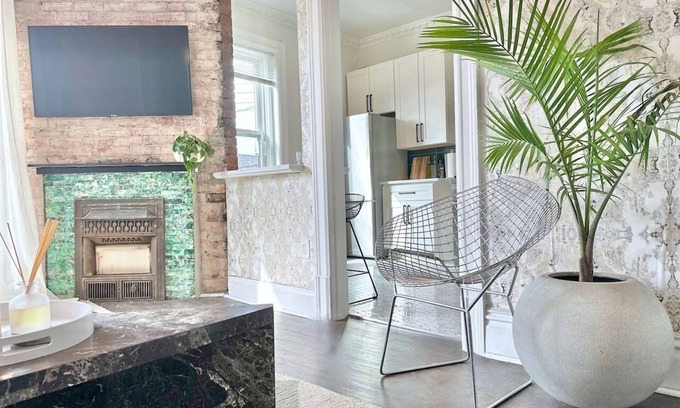 Bloomfield Apartment | Luxe Bloomfield Apt | Central | Free Parking