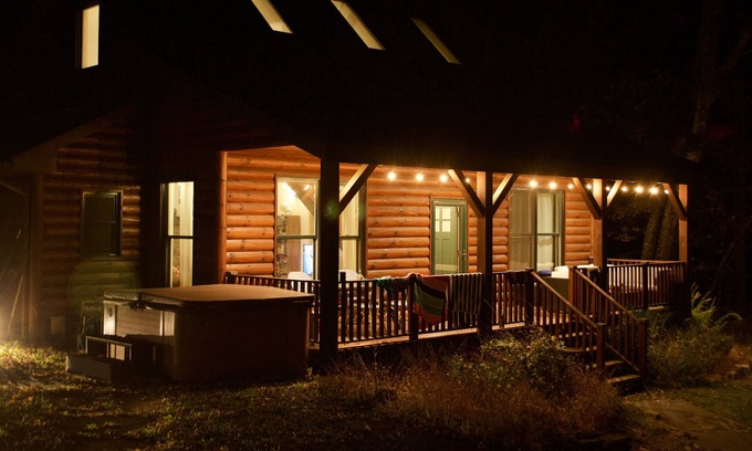 Glenford House | Luxe Bohemian Cabin, Secluded, 6 min to Woodstock