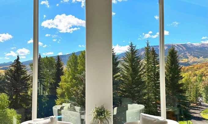 Snowmass Village House | Luxe Chalet: Jaw-Dropping Views & End of Driveway Shuttle to Mountain!