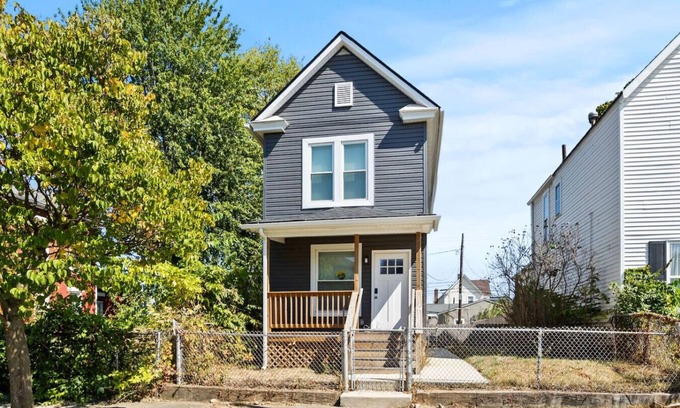 Downtown Columbus Apartment | Luxe & Cozy 3BR Oasis | Ideal for Groups