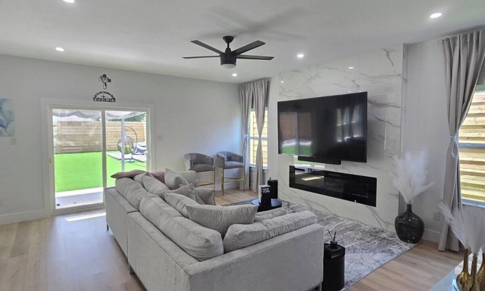 South Dallas - Fair Park House | Luxe Cozy guesthouse: 7mins from downtown Dallas