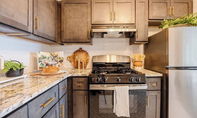 Harlem Apartment | LUXE Designer Studio with NYC Skyline Views, Sleeps 6, Close to Times Square!