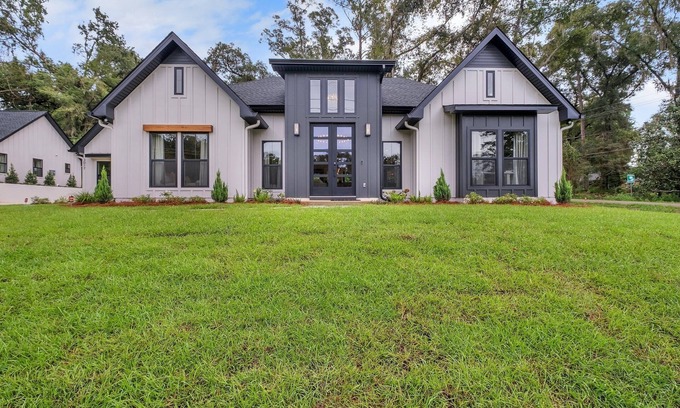 Tallahassee House | Luxe Downtown Modern Sleeps 10