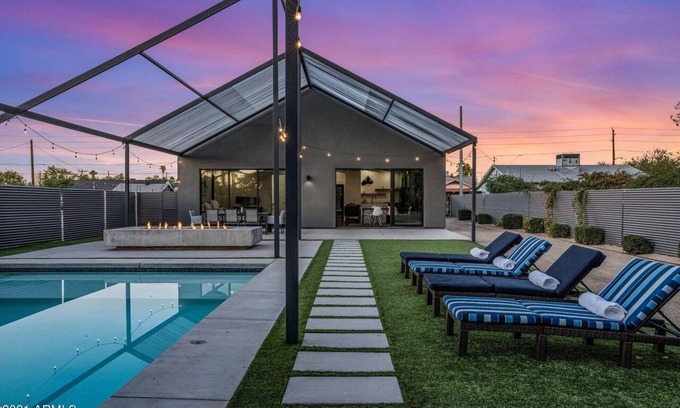Coronado House | Luxe Estate with Guest House & Heated Pool & Firepit, & Rooftop Terrace near DT