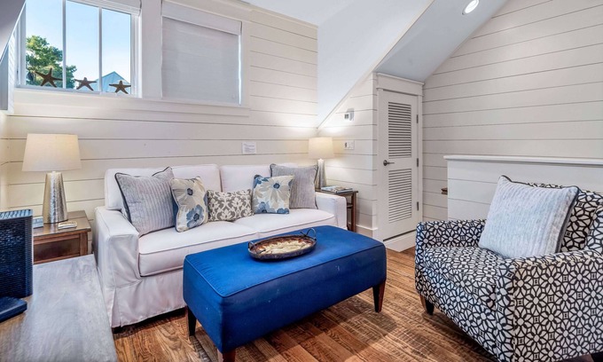 Watercolor Apartment | Luxe Full Loaded Carriage Apt w Amenities by Beach