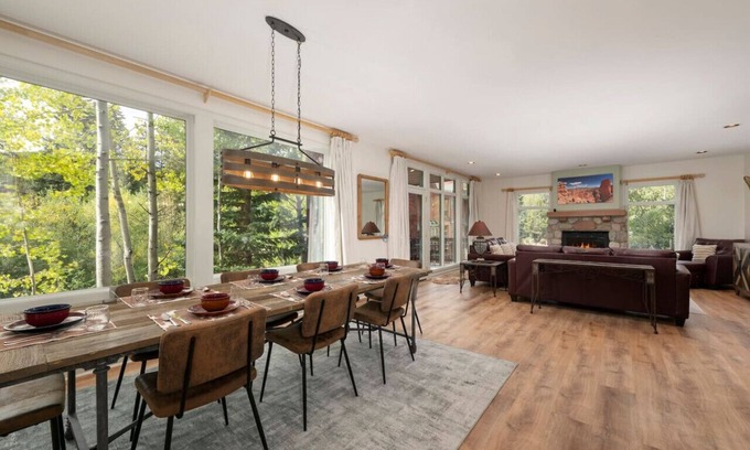 Old Town Apartment | Luxe Home | Minutes To Skiing | Hot Tub