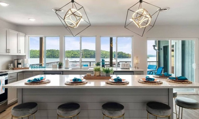 Dandridge House | Luxe House @Smoky MTN Lakeside