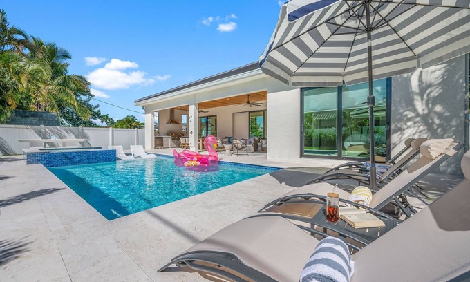 Naples Park House | Luxe King EnSuites ·Heated Saltwater Pool/Spa