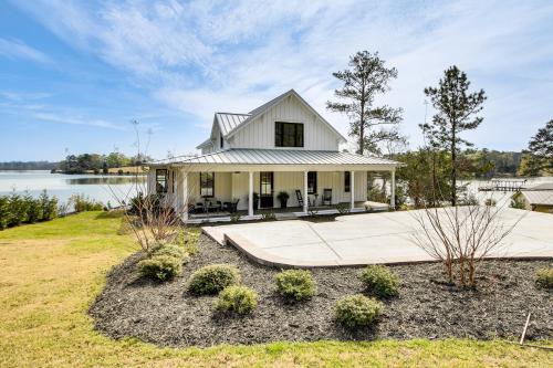 Ninety Six House | Luxe Lake Greenwood Retreat Dock and Deck!