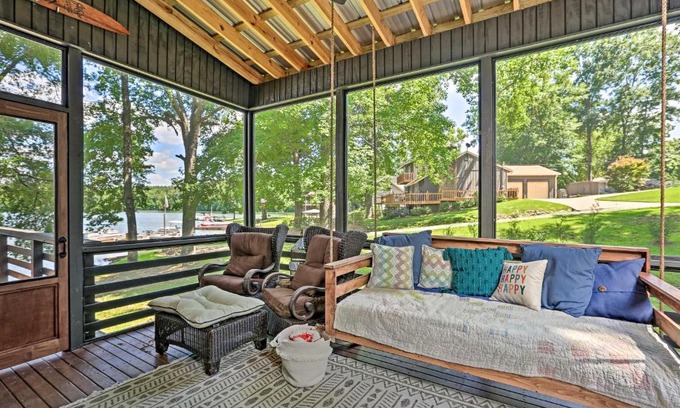 Alexander City House | Luxe Lake Martin Cabin with Dock Boat and Hike!