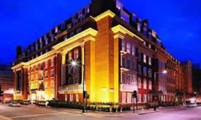 City of Westminster Condo | Luxe Living in Mayfair with Marriott's 2BR Deluxe Suite
