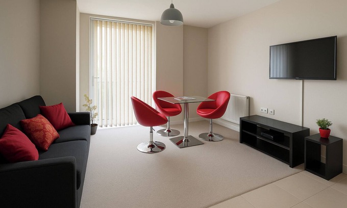Canning Town South Apartment | Luxe London Apartment with Amazing Views