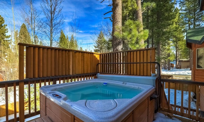 South Lake Tahoe House | Luxe Mountain Chalet - Hot tub, Man Cave, Foosball, Peloton