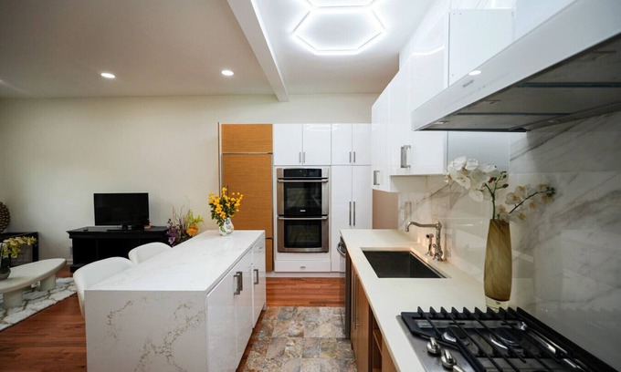 West New York Apartment | Luxe NYC View Mansion | 6BR 4BA + Balcony + Garage