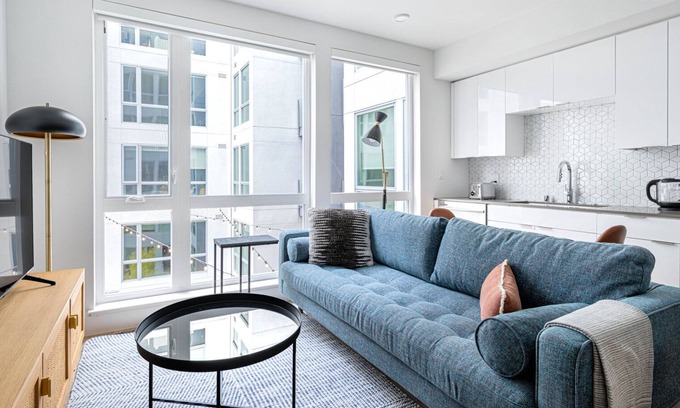 Lakeside Apartment | Luxe Oakland Studio w/AC, W/D, Gym, Coworking, near BART, by Blueground