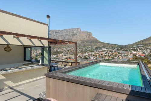 Schotsche Kloof Apartment | Luxe Penthouse l Private Pool l Mountain Views