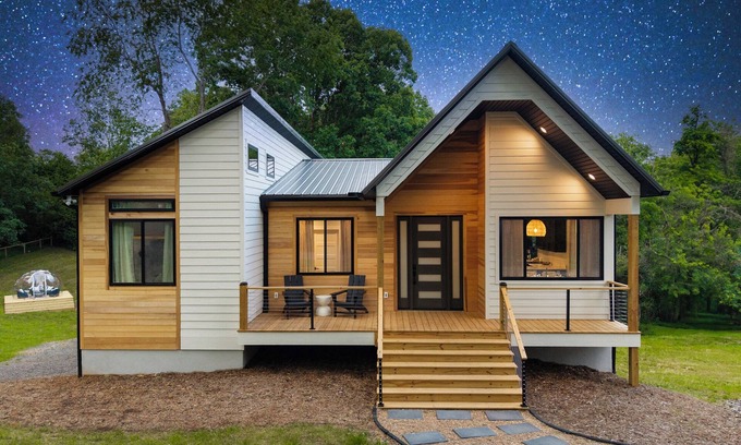Arden House | Luxe Retreat - Sleeps 18 - Stargazing Dome - Hot Tub - Sauna - Asheville 15min