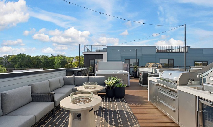 Talbot's Corner House | Luxe Rooftop w Spa, Sauna, Pool, Downtown Views, Dive Bar