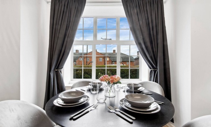 West Putney House | Luxe Stays - Sleeps 7 - Jacuzzi