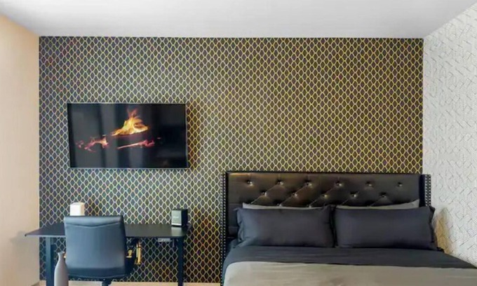 Assembly Square House | Luxe Studio, King Bed, Fast Wi-Fi, Work Desk, Gym