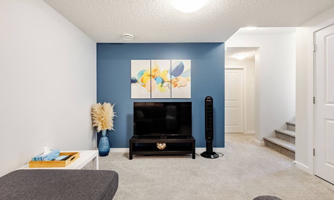West Edmonton House | Luxe Suite near River Cree Casino and West Edmonton Mall