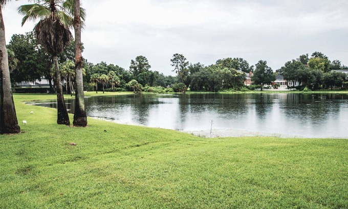 Saddlebrook Condo | Luxe Townhome Retreat | Golf Resort & Lake View | Spacious 3BR with Workspaces & Screened Patio