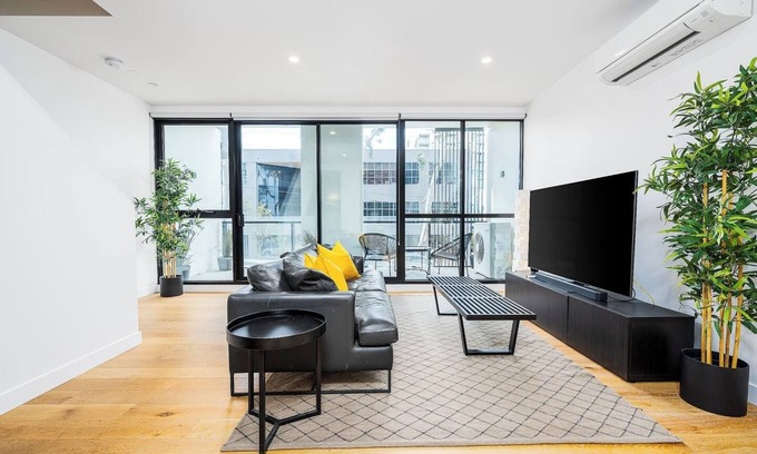 Doncaster Villa | Luxe Tri-Level Opp Westfield Pool Gym Park for 2