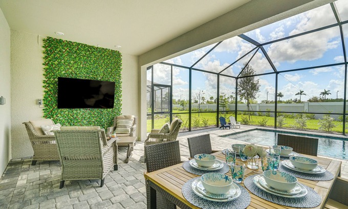 Venice House | Luxe Venice Gem w/Outdoor Pool & Hot Tub