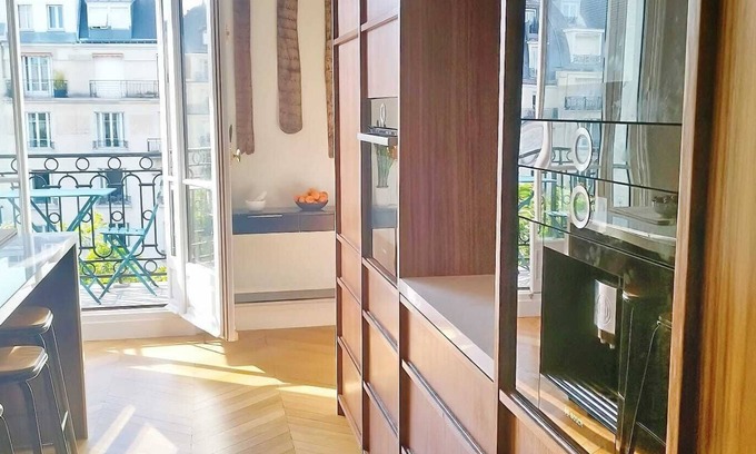 17th Arrondissement Apartment | Luxery 4Bedroom Apart Near Arch of Triomphe With AC & Outbuilding for staff