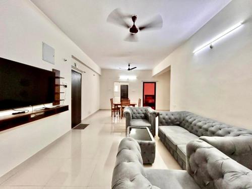 Madhapur Apartment | LuxeStay by Mee Homes Spacious Family Friendly 2BHK Apartment
