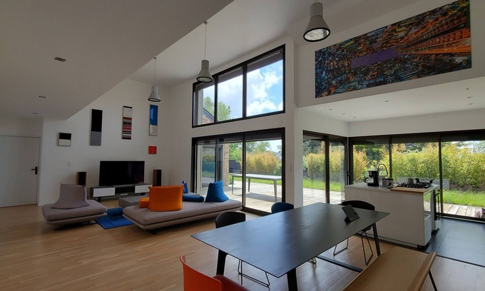 Saint-Coulomb House | Luxueuse villa, piscine intérieure, plage à 700m