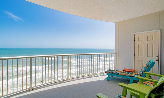 Gulf Shores Condo | Luxury Beachfront condo with Spacious Balcony!