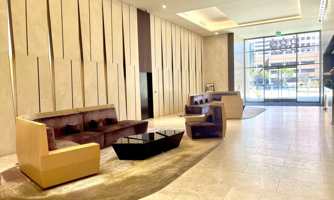 Westlake South Condo | Luxurious 1 BR Condo in the heart of Downtown LA - 2 min. walk to Crypto Stadium