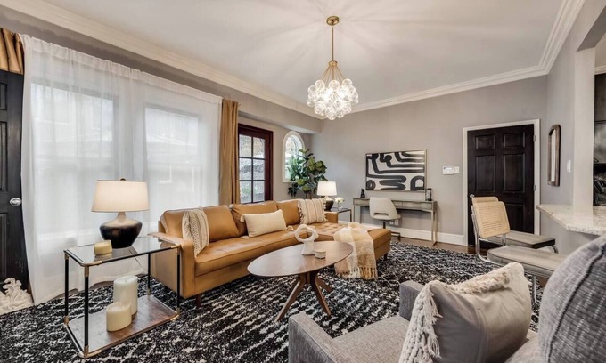 Peak's Suburban Addition Condo | Luxurious 1BR/1BA condo in Dallas’s prestigious Swiss Avenue district, blending historic charm with modern amenities for an unforgettable stay.