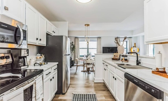 Downtown Apartment | Luxurious 1BR Downtown Stamford