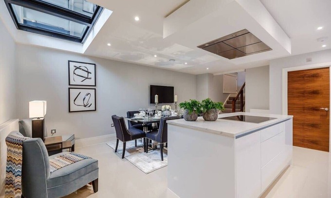 Hammersmith and Fulham Apartment | Luxurious 2 Bed Apt -Near Stamford Bridge Stadium