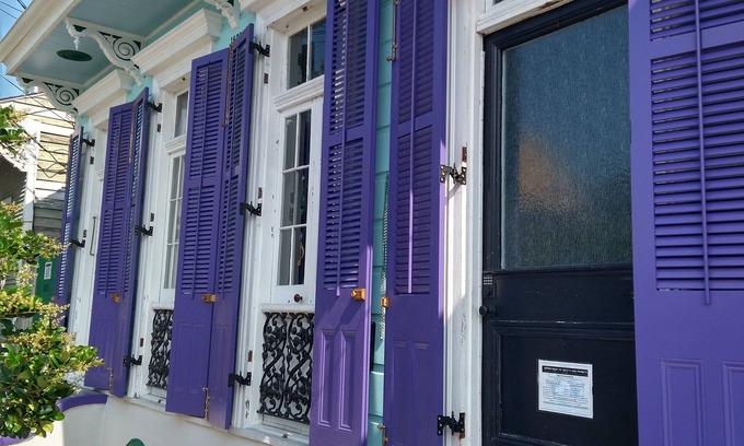 Faubourg Marigny House | Luxurious 2 Bedroom Creole Cottage short walk to Frenchmen Jazz & the Quarter