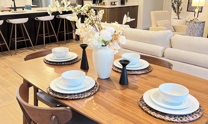 Pumpkin Center House | Luxurious 2BR/2BA Modern Getaway in Bakersfield