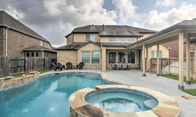 Katy House | "Luxurious 3-Bedroom Mansion with Heavenly Heated Pool and Jacuzzi Retreat"