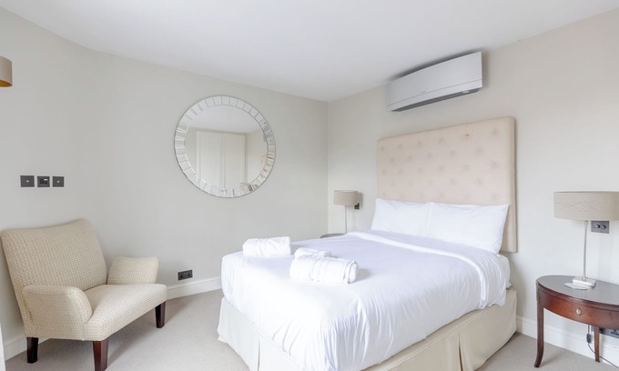 Belgravia Apartment | Luxurious 3BD Flat - Sloane Square, Chelsea!