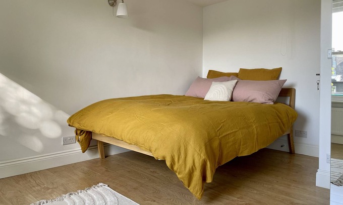 Cantelowes Apartment | Luxurious 3bed 3bath Camden Gem