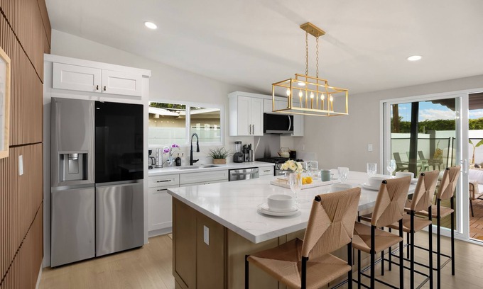 Southwest Anaheim House | Luxurious 5-Bedroom Villa with Pool near Disney - Beautiful Family Retreat