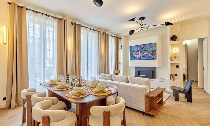 Quartier Sainte-Avoye Apartment | Luxurious AC apartment Beaubourg Le Marais