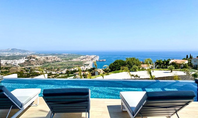 Salobrena Villa | Luxurious and avant-garde style villa with pool