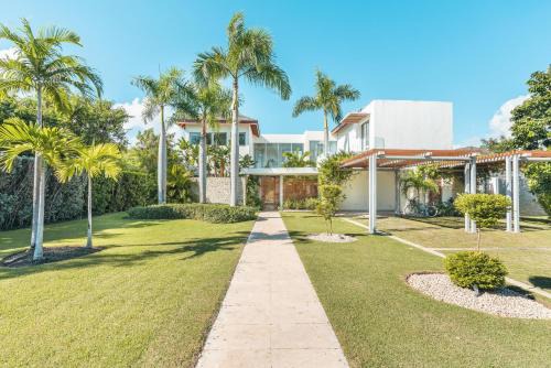 Yarary - Cap Cana Villa | Luxurious and modern Villa with Pool at Yarari