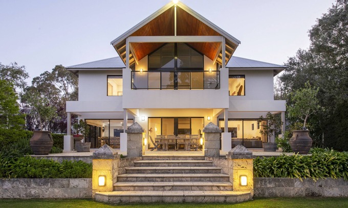 Marybrook House | Luxurious And Super Inviting with Comfortably Casual Coastal Vibe