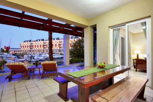 Victoria and Alfred Waterfront Apartment | Luxurious Apartment in central Waterfront