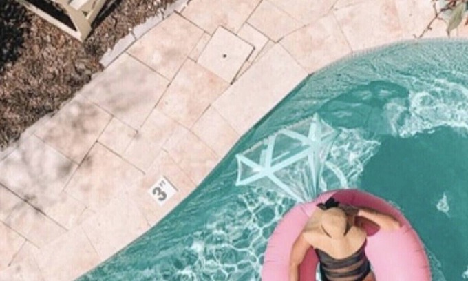 Tybee Island Cottage | Luxurious Barbie Dream Cottage w/ Heatable Pool, Happy Colors, Close to Beach