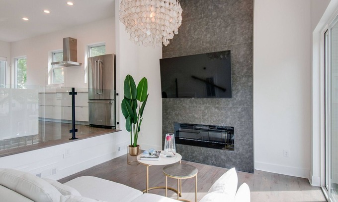 McFerrin Park House | Luxurious brand new home 2 miles from Broadway!